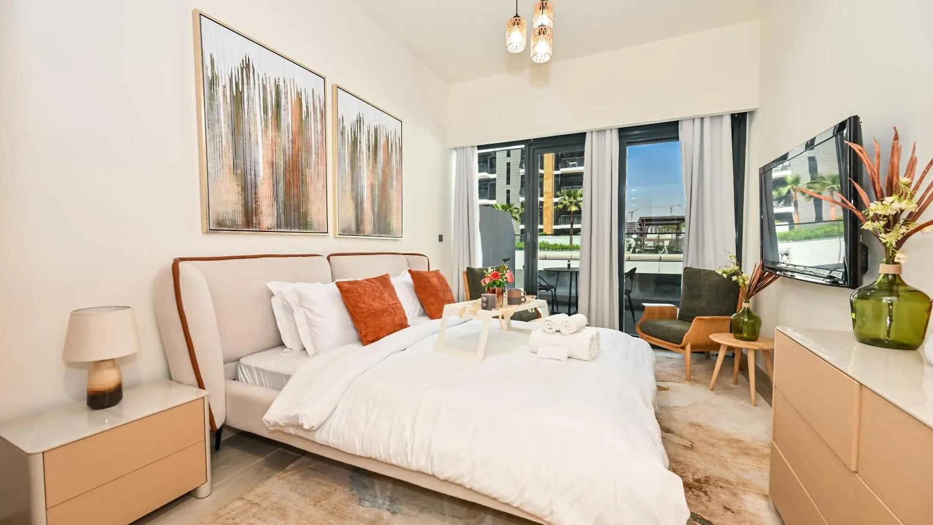 Discover A Cozy Luxury Studio With A Refreshing Pool, Just A 10-Minute Journey From The City\'S Heart contacts