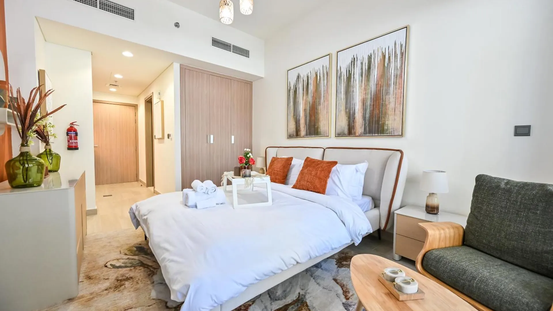 Discover A Cozy Luxury Studio With A Refreshing Pool, Just A 10-Minute Journey From The City'S Heart Dubai United Arab Emirates