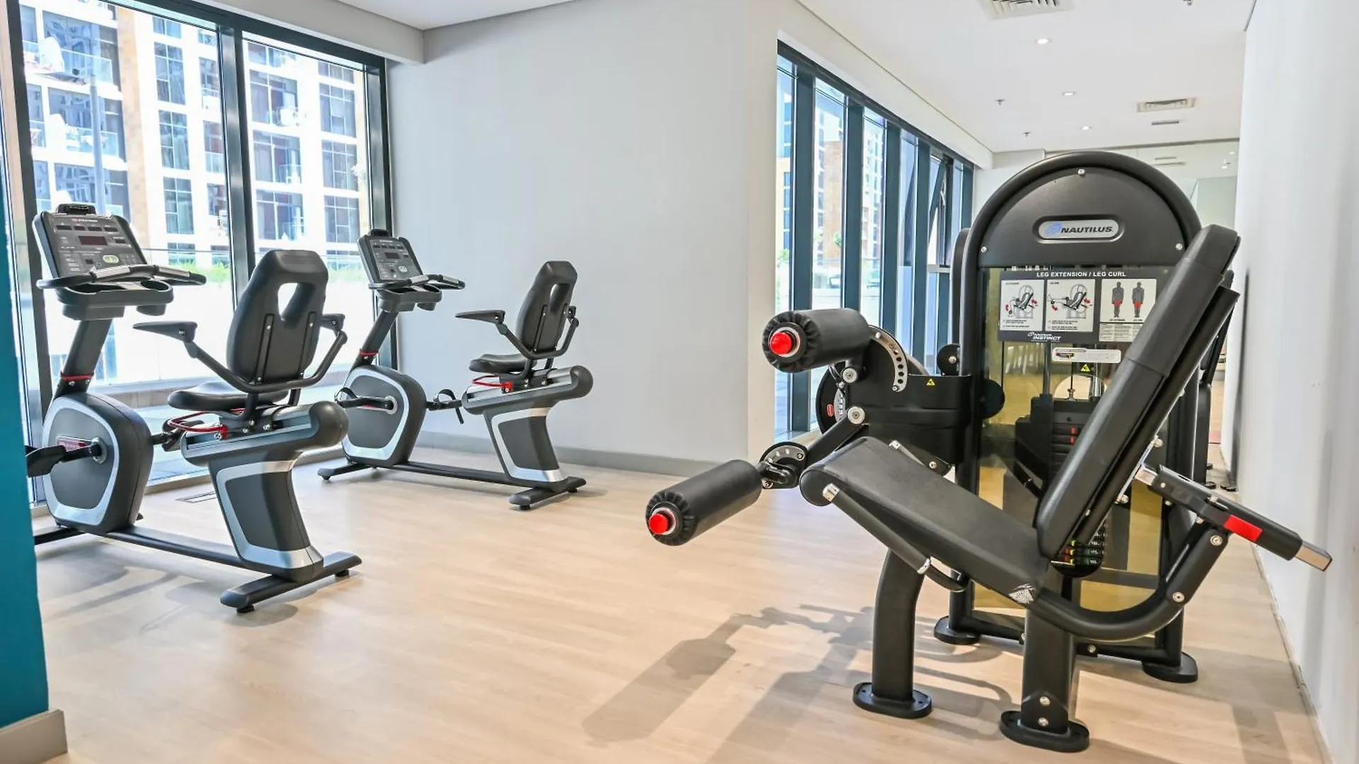 Discover A Cozy Luxury Studio With A Refreshing Pool, Just A 10-Minute Journey From The City'S Heart Dubai Apartment